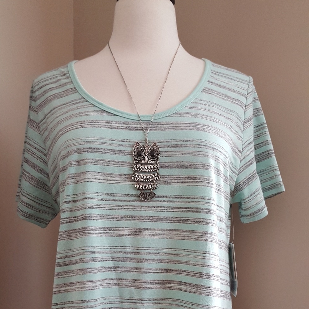 NWT - Lularoe Classic Tee - Medium